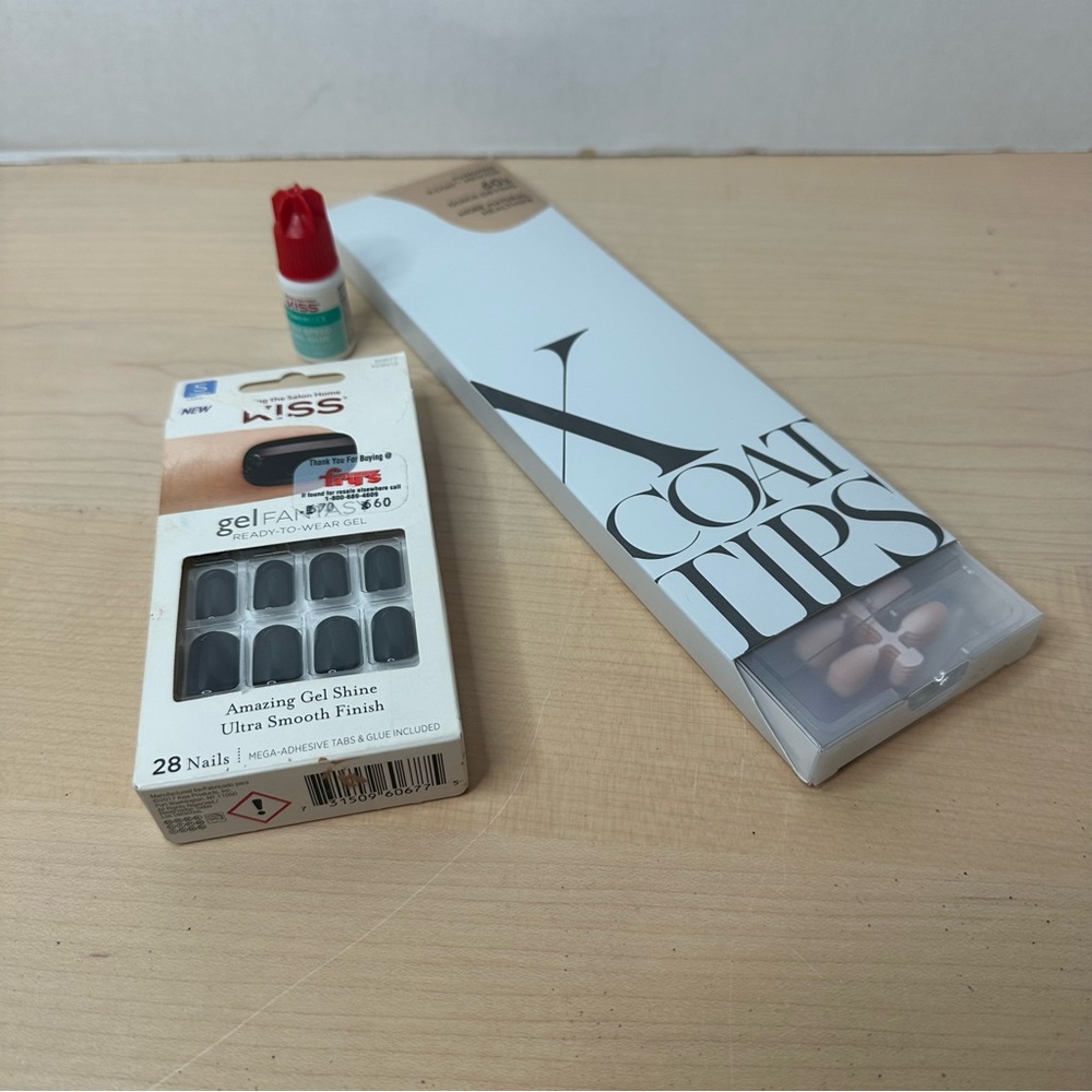 Press on Nails Set KISS and BTArtboxnails - PreOwned in Good Condition